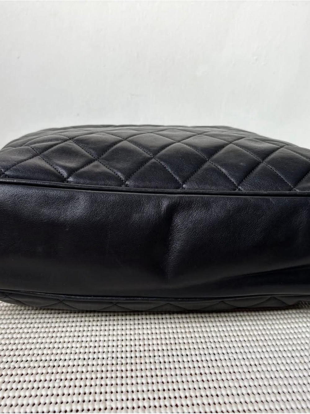 Authentic Chanel Bucket tote lamb skin - Picture 3 of 5